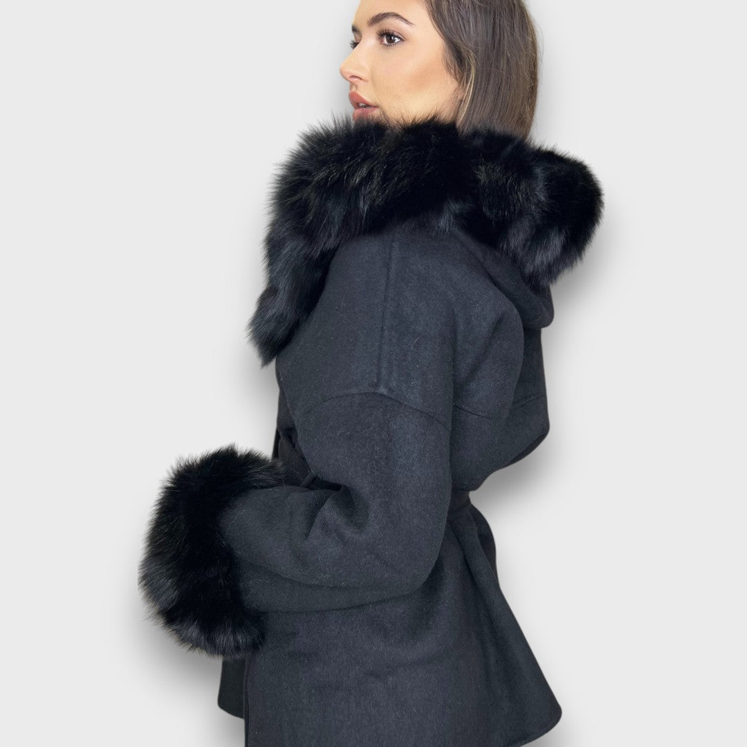 Cartelle – Cappotto in cashmere con cappuccio e dettagli in pelliccia